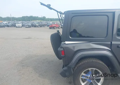 2021 Jeep Wrangler Unlimited Sahara 4X4 z USA, uszkodzony, nr VIN 1C4HJXEG6MW758927